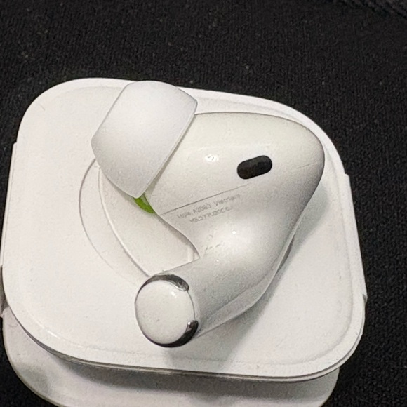 Apple AirPods Pro 1st Generation A2083 A2084 with Charging Case A2190 - White - Picture 3 of 8